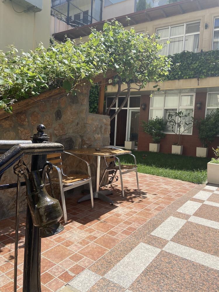 East Legend Hotel Baku Eksteriør bilde