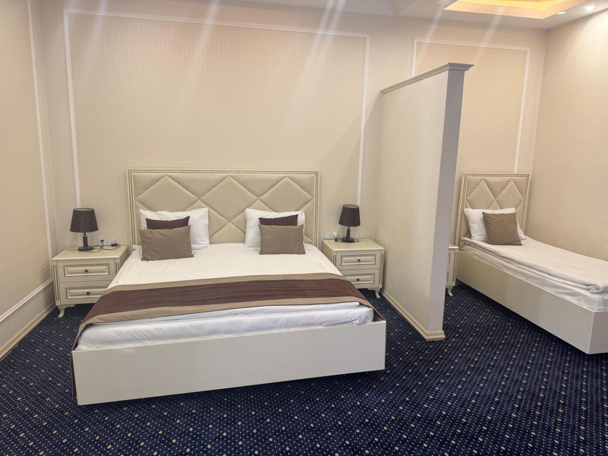 East Legend Hotel Baku Eksteriør bilde